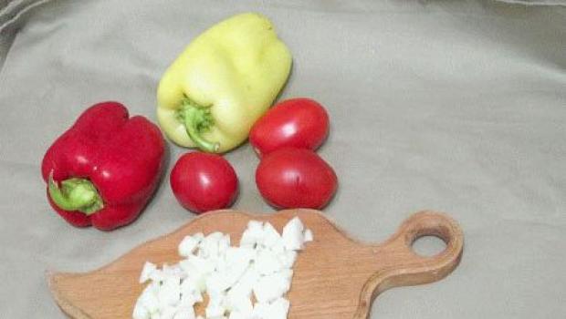 Peppers stuffed with vegetables: vegetarian recipe