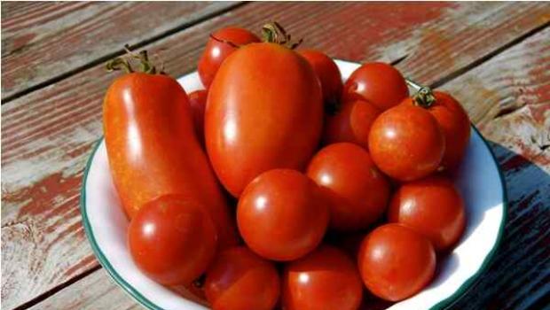 Jak przykryć pomidory kawałkami na zimę